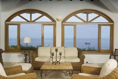 Image de Villa de luxe 5 étoiles, vue à 290 degrés sur l'océan, piscine très privée, à pied de la plage