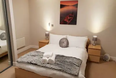 Image de Birmingham's Hidden Gem Amethyst Apartment, sleeps