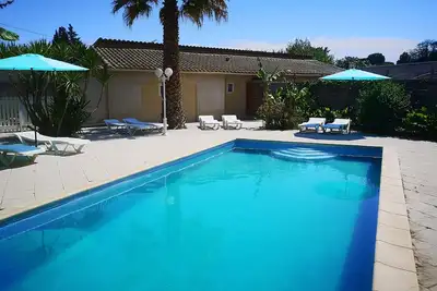 Image de Gîte T3 Le Cycas avec piscine chauffé dans un parc arboré