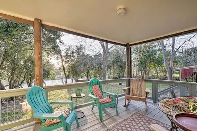 Image de Nouveau! Riverfront House w / Deck, à 7 km de San Marcos!