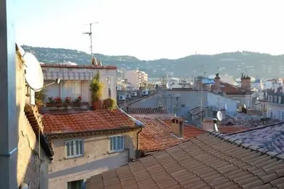 Charming apartment with lovely view and balcony in Le Suquet