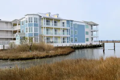 Image de Seachull's Perch - Condo au 3ème étage avec vue sur l'eau - En ville