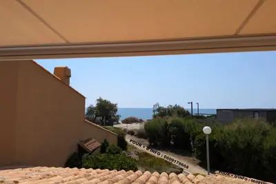 Image de Appartement front de mer climatisé à 50 m de la plage de la roquille