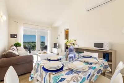 Image de appartement moderne à 5 min. de la mer avec piscine, air conditionné et wi-fi
