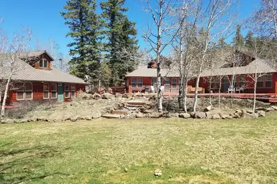 Image de Aspen View Cottage # 3, 1 de 3 cabines côte à côte, 30 couchages au total