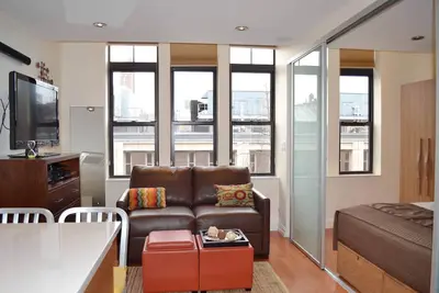 Image de Luxueux appartement meublé contemporain 1 Br avec laveuse / sécheuse près de Central Park