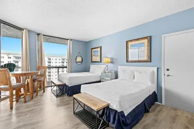 Image de Efficacité magnifique et bien aménagée avec piscine partagée et accès à la plage