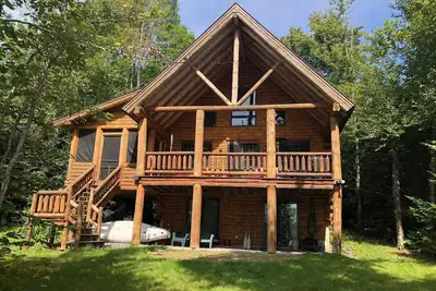 Image de Lakefront Log Home sur le premier lac Connecticut - Moosewood