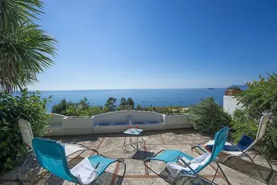 Image de Villa Serafina: Une maison indépendante élégante et accueillante sur deux étages face au soleil et à la mer.