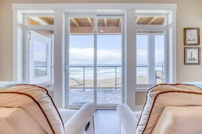 Image de Condo de luxe en bord de mer avec deux suites Master près de la plage Nye à Newport