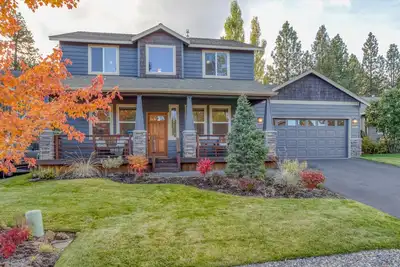 Image de Spacieuse maison de 4 chambres avec jardin clôturé, bain à remous et terrains de golf à proximité
