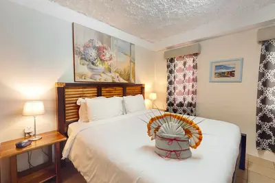 Image de Appartement parfaitement situé avec jardin et piscine partagés - à quelques pas du bord de mer!