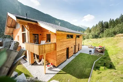 Image de Maison moderne en bois avec 2 appartements