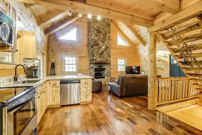 Image de Cabane de pins de Whitetail | Hocking Hills