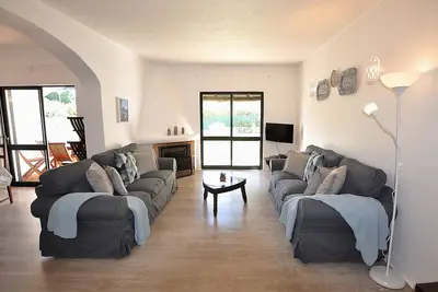 Image de Nice Beach House par E & M à seulement 53m de la plage