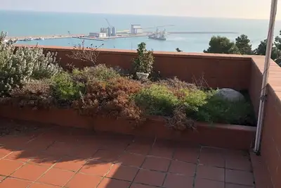 Image de Penthouse Anna, au centre d'une petite ville avec une splendide vue mer