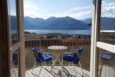 Image de La Casa Danese. Vue imprenable sur la vieille ville du Lago Maggiore