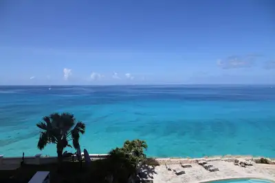 Image de Oceanfront Luxury Clifftop 1500pc Condo Avec Vue imprenable, plage privée