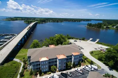 Image de Détendez-vous près de l'eau. Lâchez le quotidien