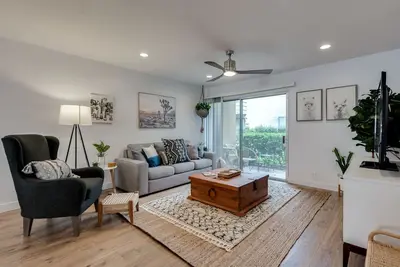 Image de * Nouvelle Liste * Scottsdale Chic Condo avec piscine chauffée, marche partout! A + Luxe