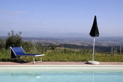 Image de Un hébergement confortable avec air conditionné, piscine et beau jardin