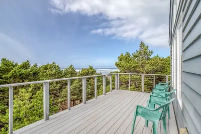 Image de Accueil Oceanfront lumineux et lumineux avec accès à la plage à quelques pas! Animaux acceptés!