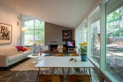 Image de Composé du milieu du siècle