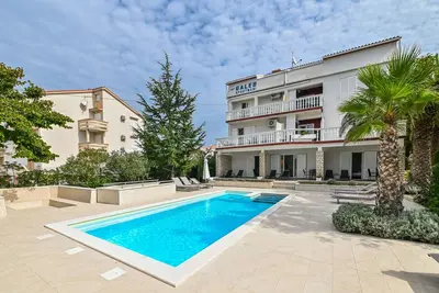 Image de Appartement 2 chambres avec vue sur la mer et piscine dans le centre de Novalja