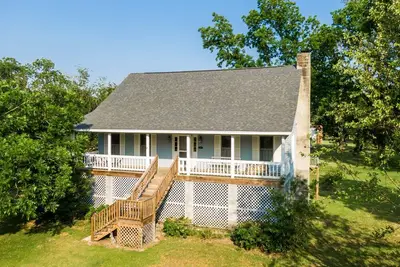 Image de Situé dans le village, cette maison respire le charme ancien oriental.