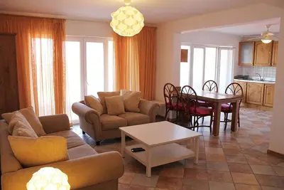 Image de Condo familial de 2 chambres dans le centre-ville, Wi-Fi, télévision par câble, entièrement équipé