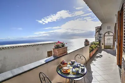 Image de Casa Pierpaola: Une maison indépendante lumineuse et gaie face au soleil et à la mer.