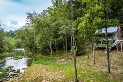 Image de C'est la destination idéale Creekside isolée