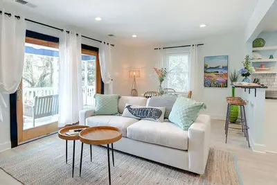 Image de Magnifique maison de vacances Tybee! Marchez jusqu'à la plage, le parc et le terrain de jeu.