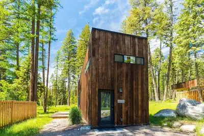 Image de Petite maison moderne dans les bois (les deux médicaments)