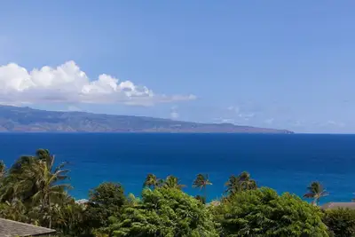 Image de L'océan est si proche que vous pouvez entendre les vagues! Cette villa rénovée offre une vue imprenable sur l'océan!