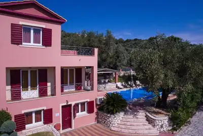 Image de Villashorizon, Ostrie, dort 4 / 8p, idéal pour les familles, piscine privée, bpq, vue