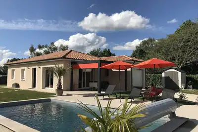 Image de Maison neuve tout confort avec piscine privée chauffée