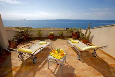Image de Dúplex con varias terrazas frente al mar