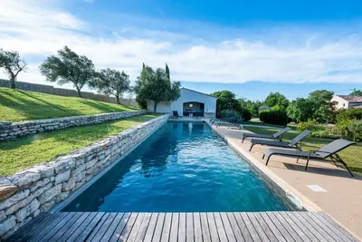 Image de Mas à louer, piscine privée, terrain de pétanque