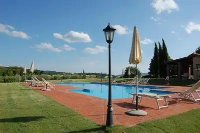 Image de Ferme entre Florence et Arezzo, Appartement Colline, jardin, piscine, lac
