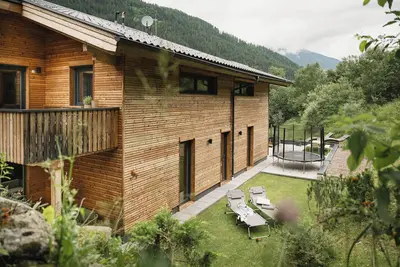 Image de Maison moderne en bois avec 2 appartements