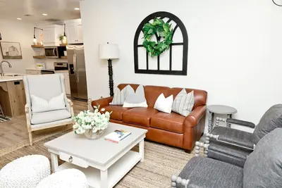 Image de ✔ The Farm House ✔The condo pittoresque au bord de la piscine Hgtv