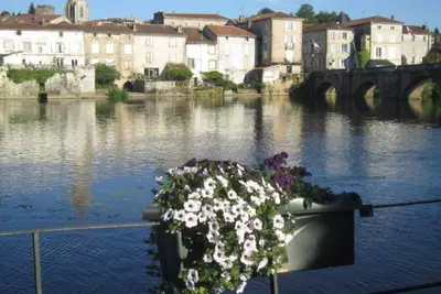 Image de Superbe maison de ville avec piscine.