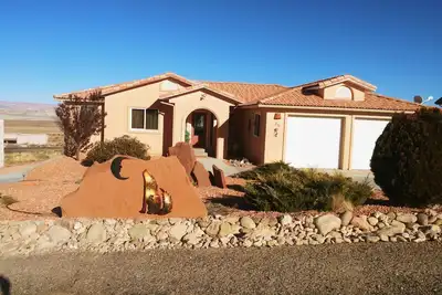 Image de Large Lake Powell View Home, proche de tous les sites!