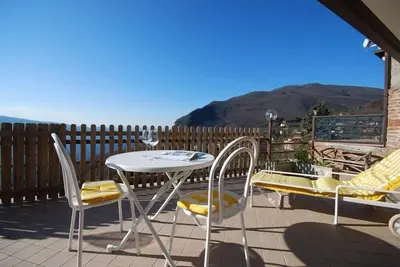 Image de Bel appartement moderne. avec une grande terrasse, dans un endroit calme, chiens admis