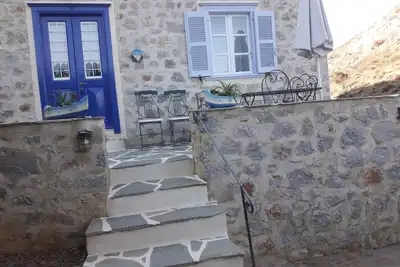 Image de Cottage Nefeli Theoktista-construit par un Détaché Maison en pierres pres Sea Side