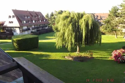 Image de Appart 2 pièces, beaucoup de charme, dans un grand parc.