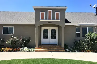 Image de Maison de luxe spacieuse Ă Sherman Oaks
