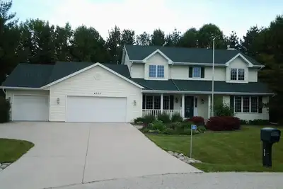 Image de Coups de sifflet 4 min, Course du loup-garou 7 min, Erin Hills 84 min, 3 chambres à coucher