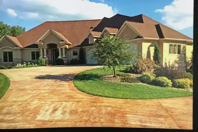 Image de Executive Home situé sur le parcours de golf du Baraboo Country Club.